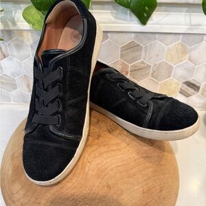 Vionic Black Athletic Shoes with Lace-Up Design and Rubber Sole